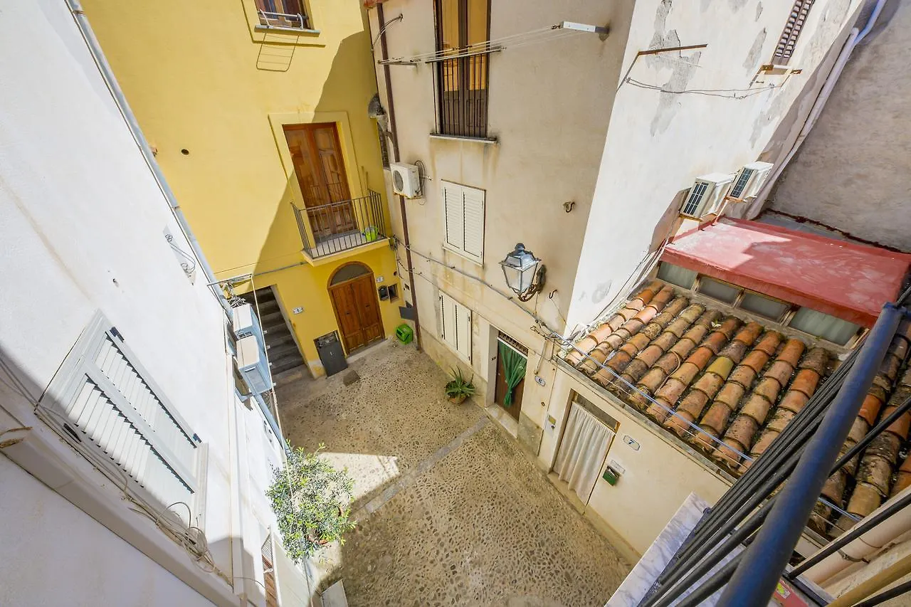 Dafni E Naide Bed & Breakfast Cefalu 2*,