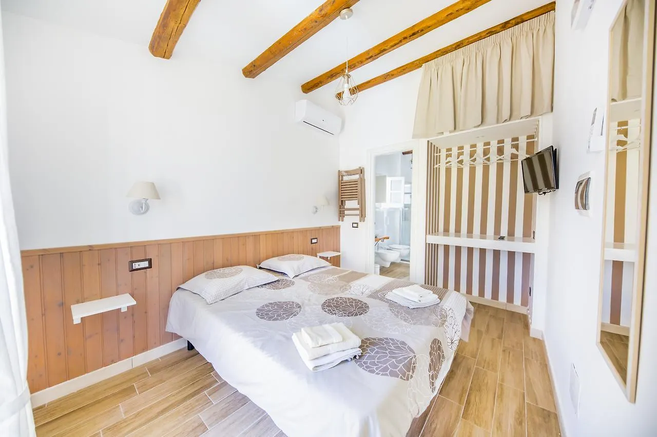 **  Dafni E Naide Bed & Breakfast Cefalu Italy